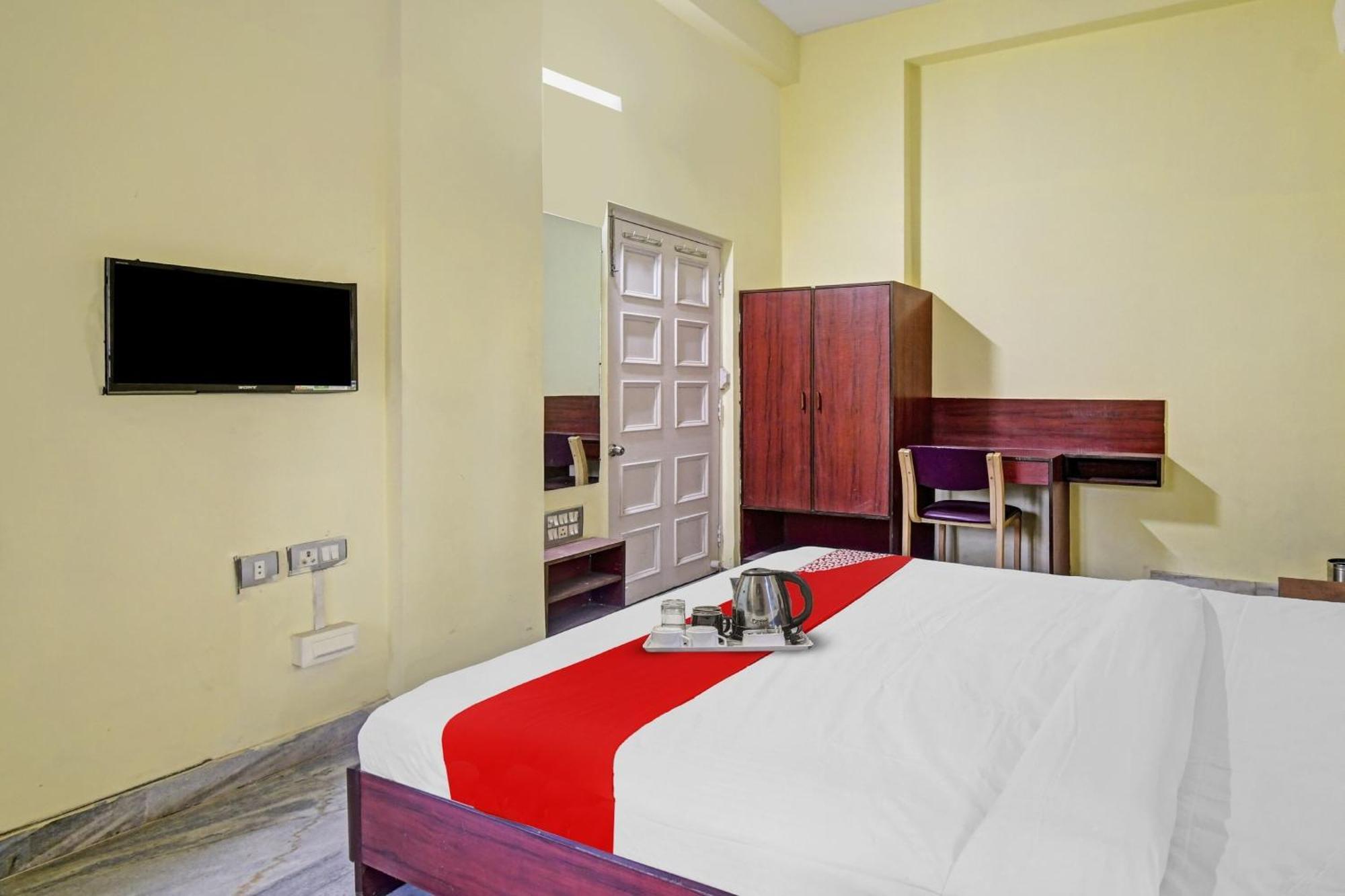 Hotel O R A Homestay Near Acropolis Mall Колката Екстериор снимка
