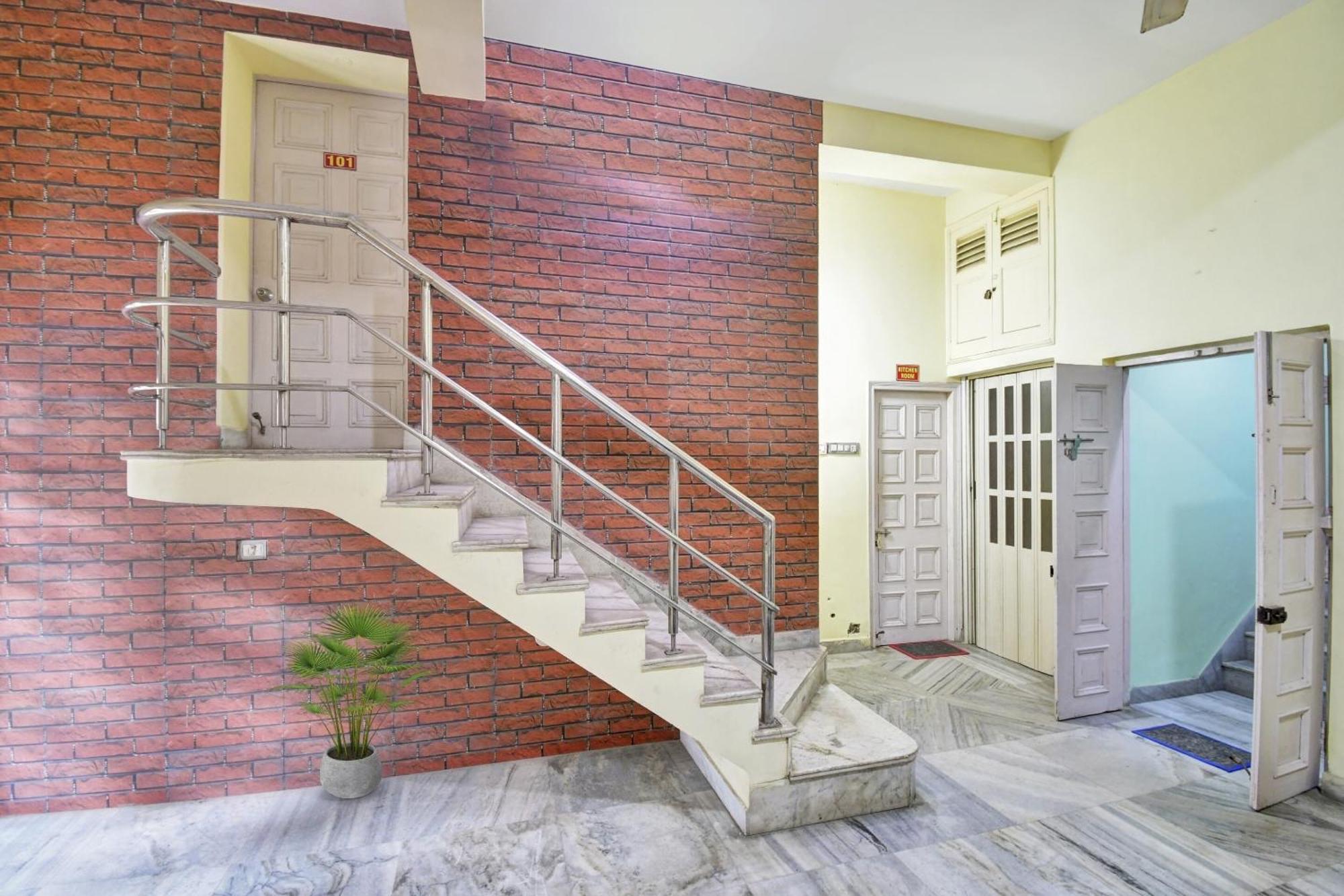 Hotel O R A Homestay Near Acropolis Mall Колката Екстериор снимка