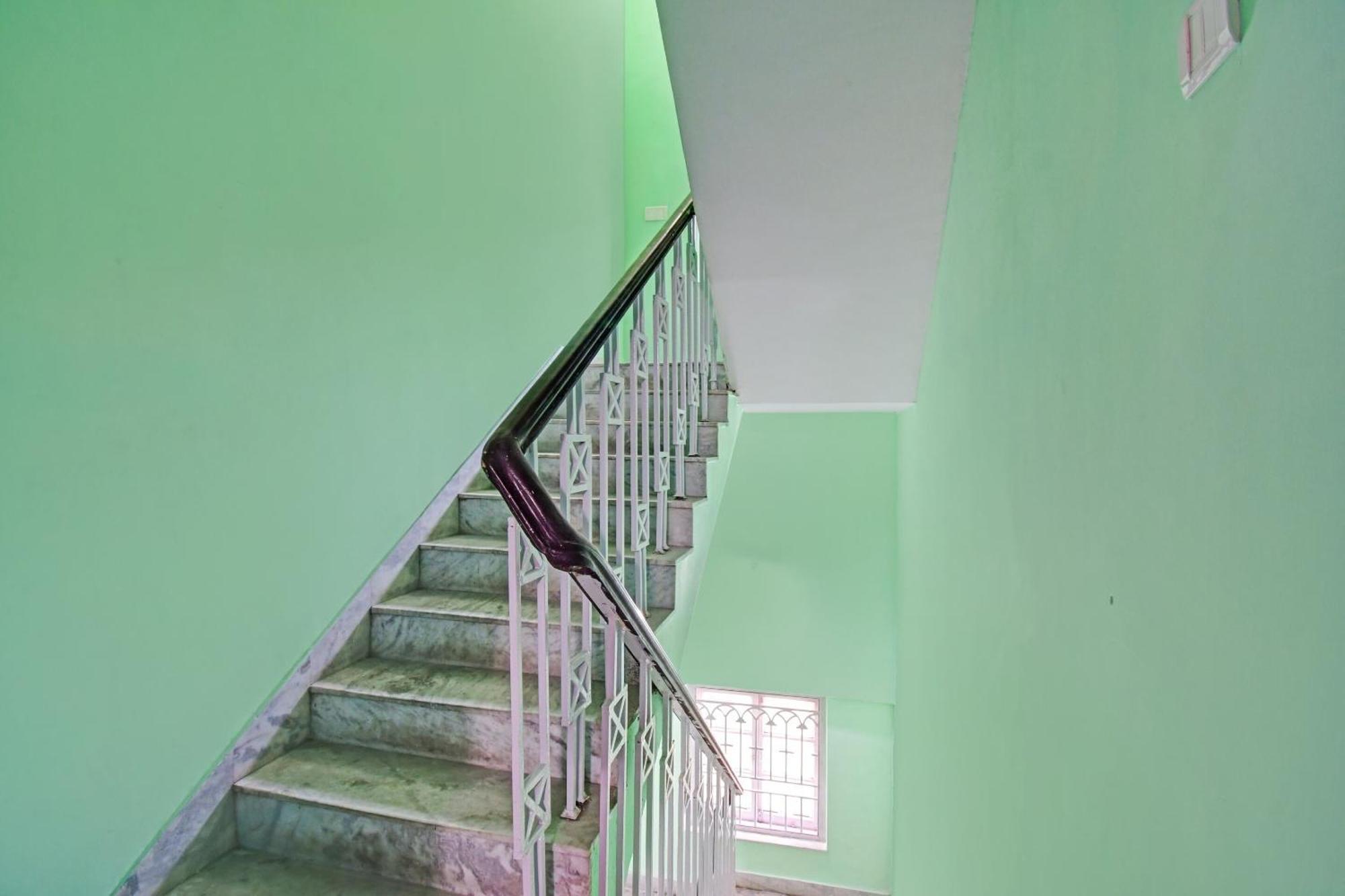 Hotel O R A Homestay Near Acropolis Mall Колката Екстериор снимка