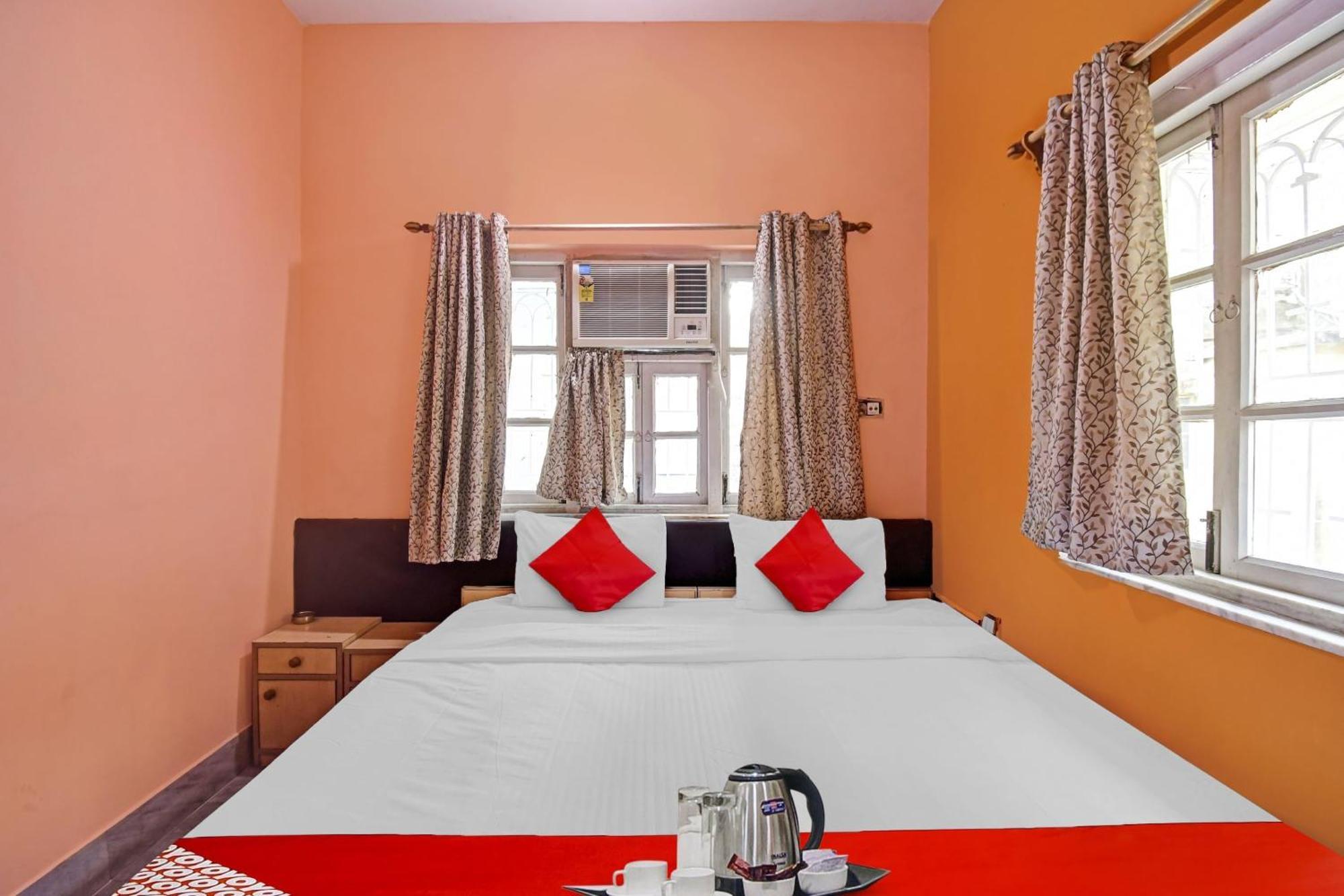 Hotel O R A Homestay Near Acropolis Mall Колката Екстериор снимка