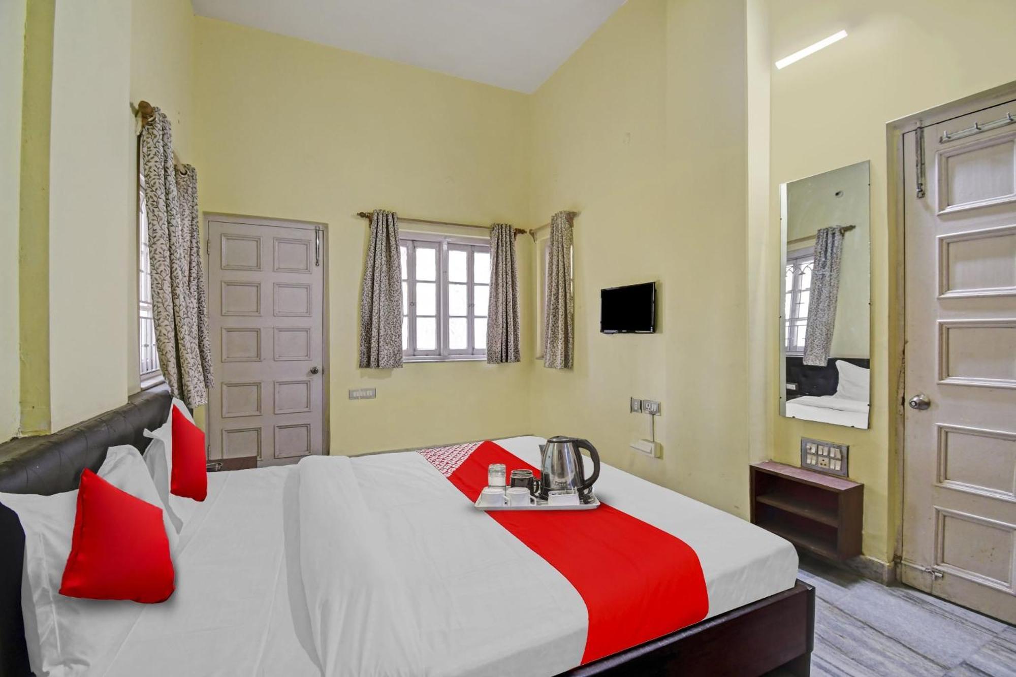 Hotel O R A Homestay Near Acropolis Mall Колката Екстериор снимка